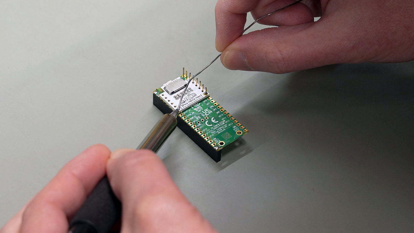 Pico Micro Mac - Soldering on the microSD card HAT